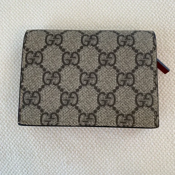 GUCCI GG Supreme
Canvas Mystic Cat
Compact Wallet - Picture 13 of 13